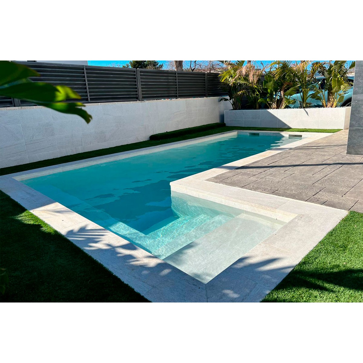 Foto de ambiente de piscina Serena Bianco - Coronación y vaso de piscina